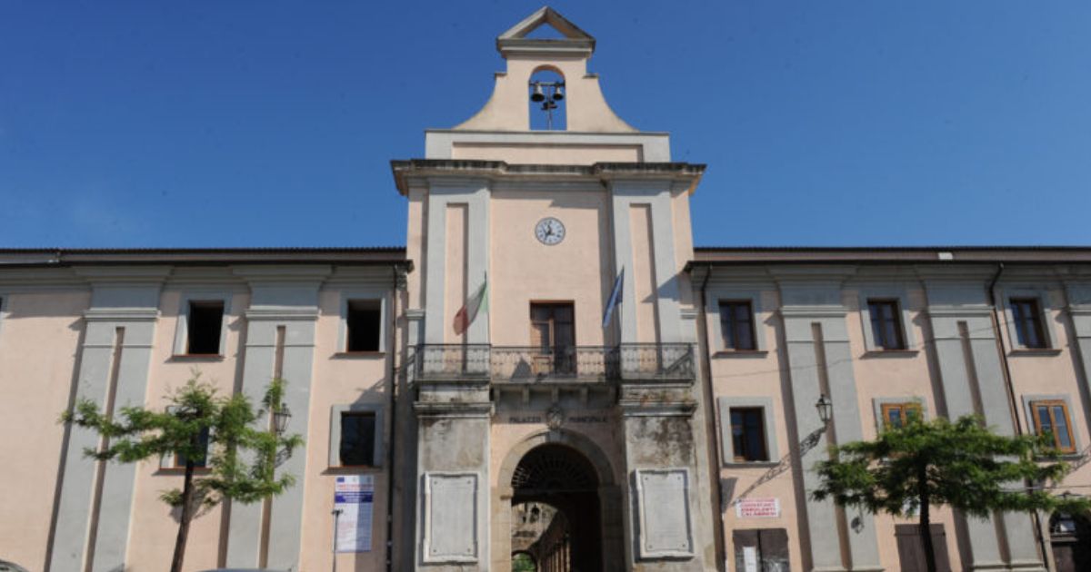https://www.quotidianodelsud.it/wp-content/uploads/2026/04/municipio-soriano-calabro.jpg