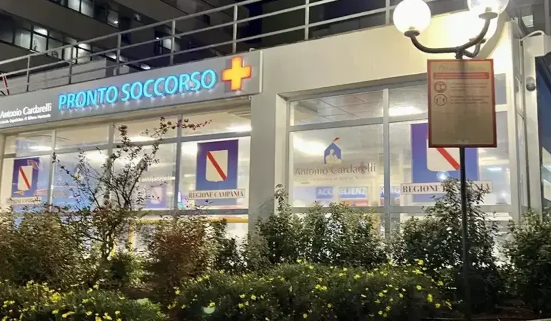 Napoli, 33enne ferito da colpi di pistola: «Hanno tentato di rapinarmi»