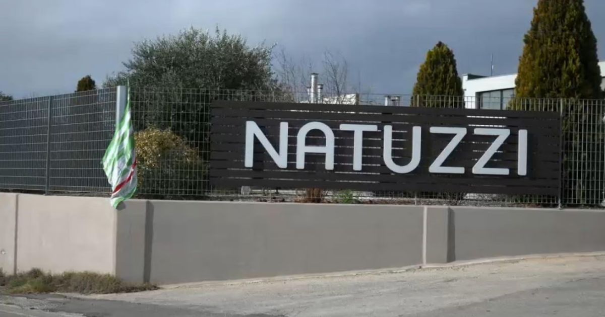 https://www.quotidianodelsud.it/wp-content/uploads/2026/04/natuzzi-puglia-sindacati.jpg