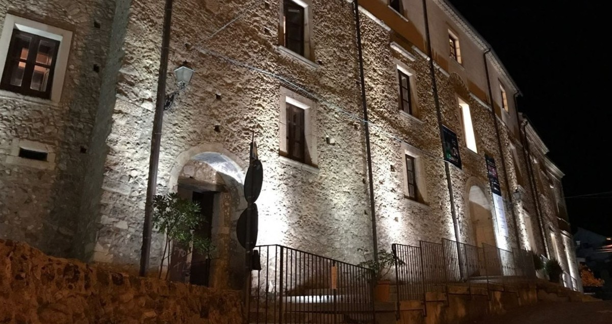 https://www.quotidianodelsud.it/wp-content/uploads/2026/04/palazzo-sersale.jpeg