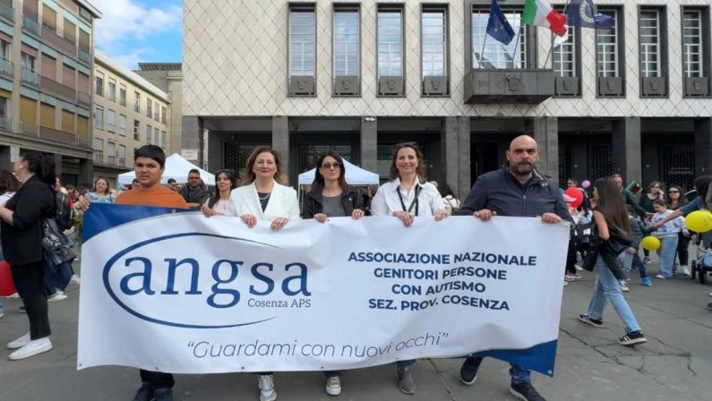 Guardami con nuovi occhi: a Cosenza l’autismo diventa voce collettiva