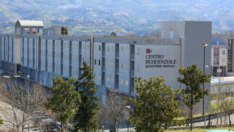 Spazi pubblici, approvata l'istanza sullo spostamento della pensilina del 17B