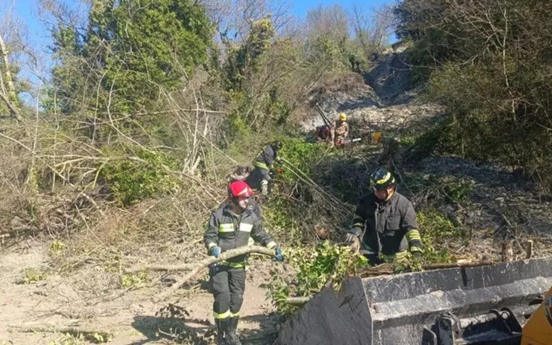 Roseto Valfortore, l’Esercito e i Vigili del Fuoco in campo contro l’isolamento