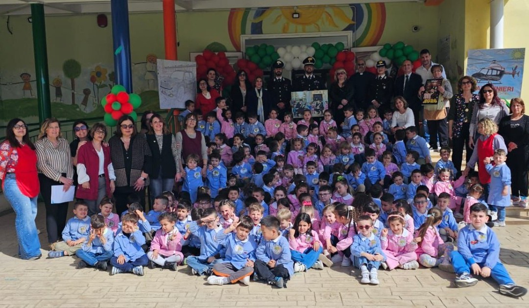 “Semi di fiducia”: a Botricello la legalità cresce insieme ai bambini, l’incontro con i Carabinieri