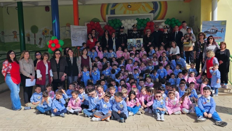 “Semi di fiducia”: a Botricello la legalità cresce insieme ai bambini, l’incontro con i Carabinieri