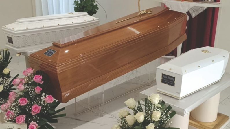 Tragedia di Catanzaro, lacrime e dignità per Anna e i suoi angeli