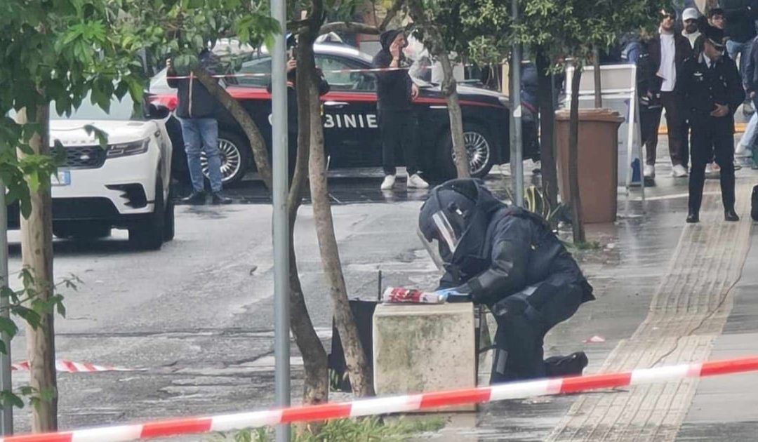 Un mezzo degli artificieri