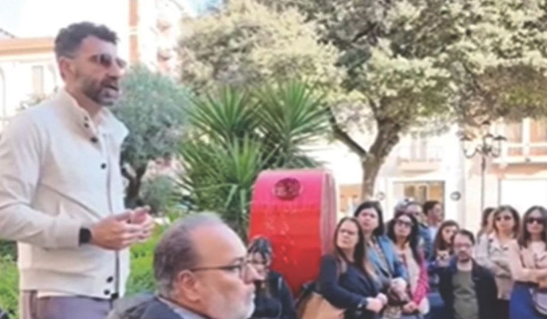Tomaino in piazza con i lavoratori Konecta