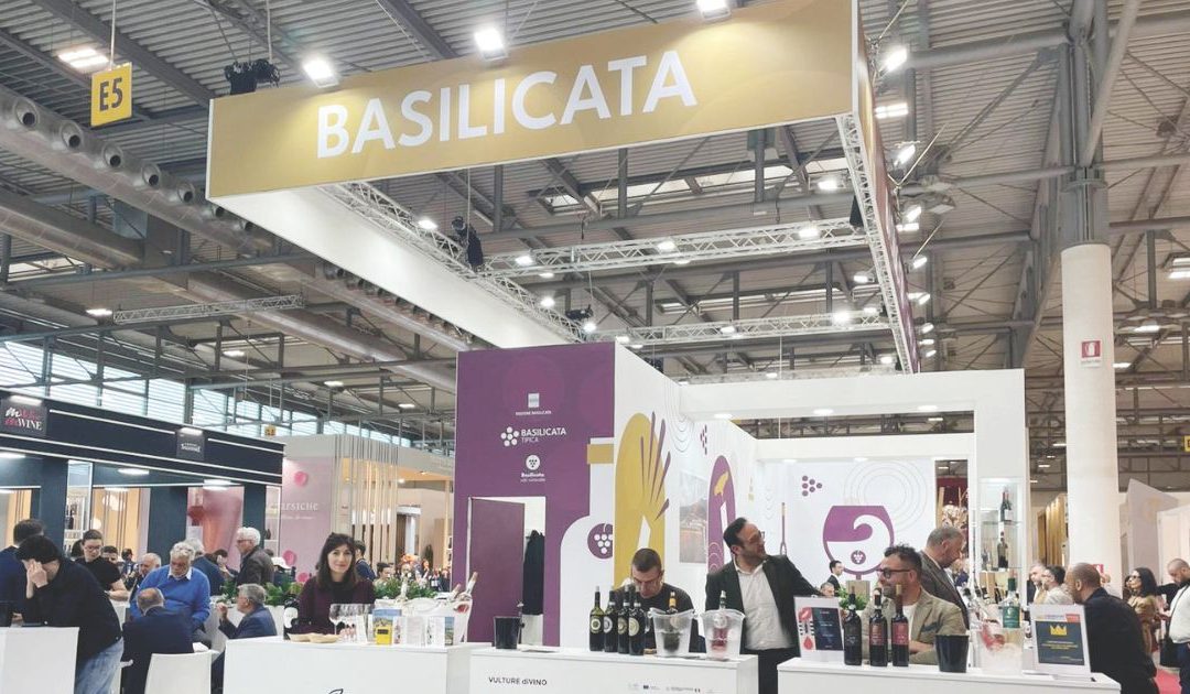 Basilicata al Vinitaly. Vino lucano, la burocrazia sa di tappo