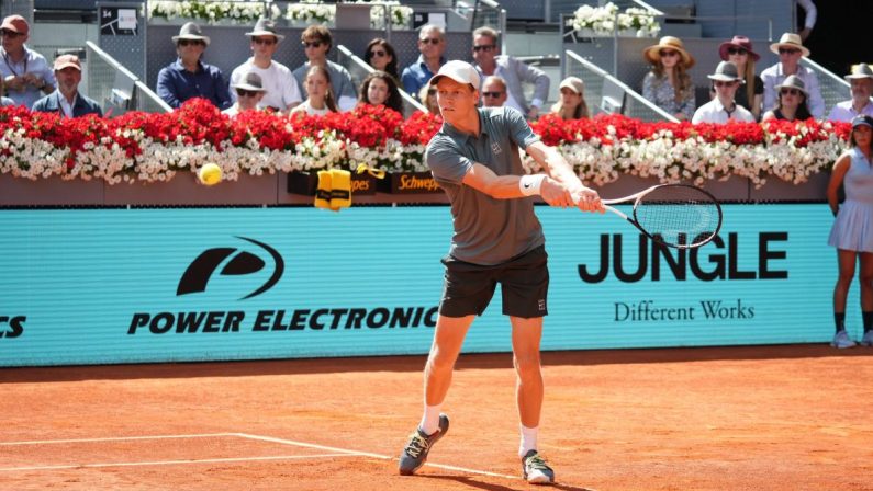 Tennis, Sinner non si ferma: è finale a Madrid, sfiderà Zverev