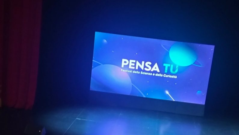 Il Festival della Scienza "Pensa tu" conquista la platea del Tau