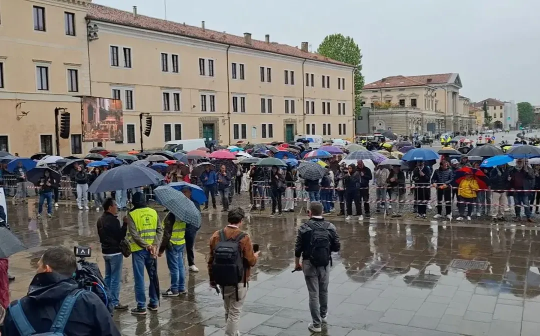 Ultimo saluto ad Alex Zanardi, in migliaia ai funerali di Padova