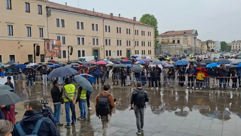 Ultimo saluto ad Alex Zanardi, in migliaia ai funerali di Padova