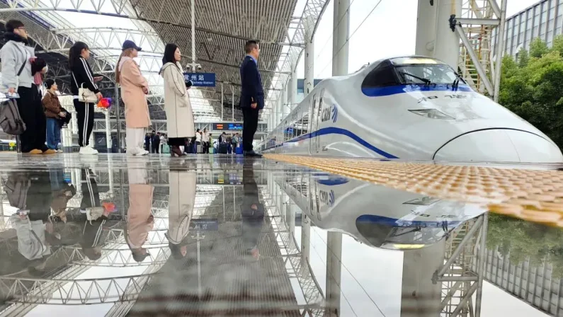 Cina, oltre 100 milioni di spostamenti in treno nelle vacanze del Primo Maggio