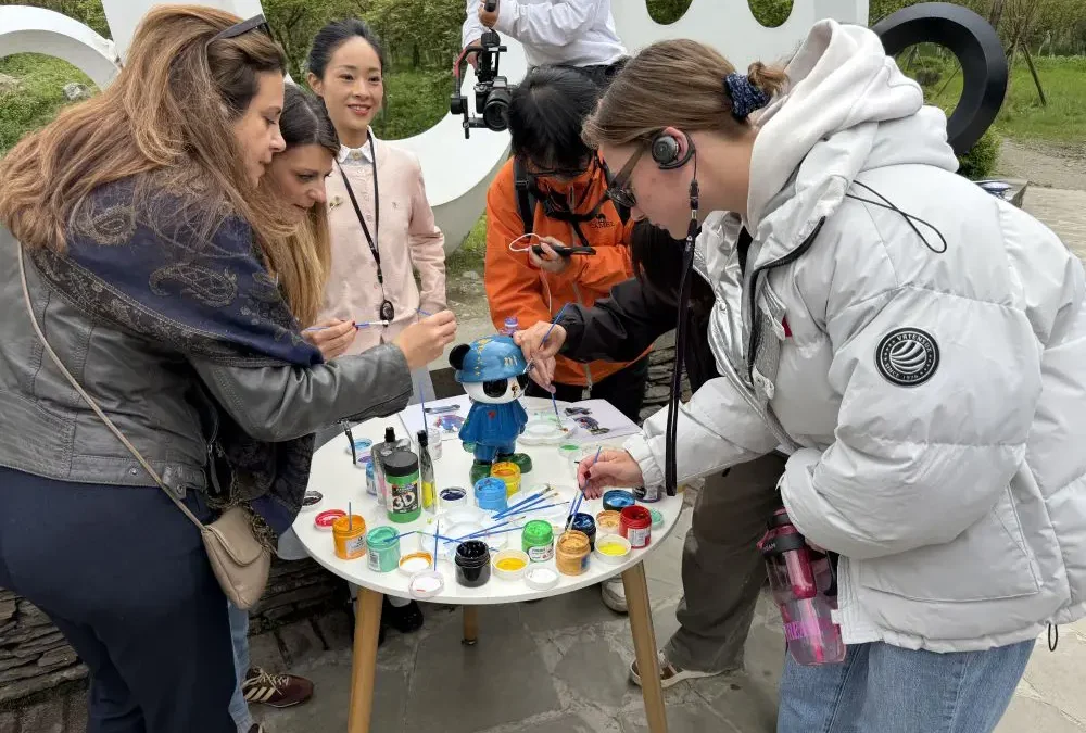 Cina, giovani di tutto il mondo scoprono l’armonia tra uomo e natura nel Sichuan