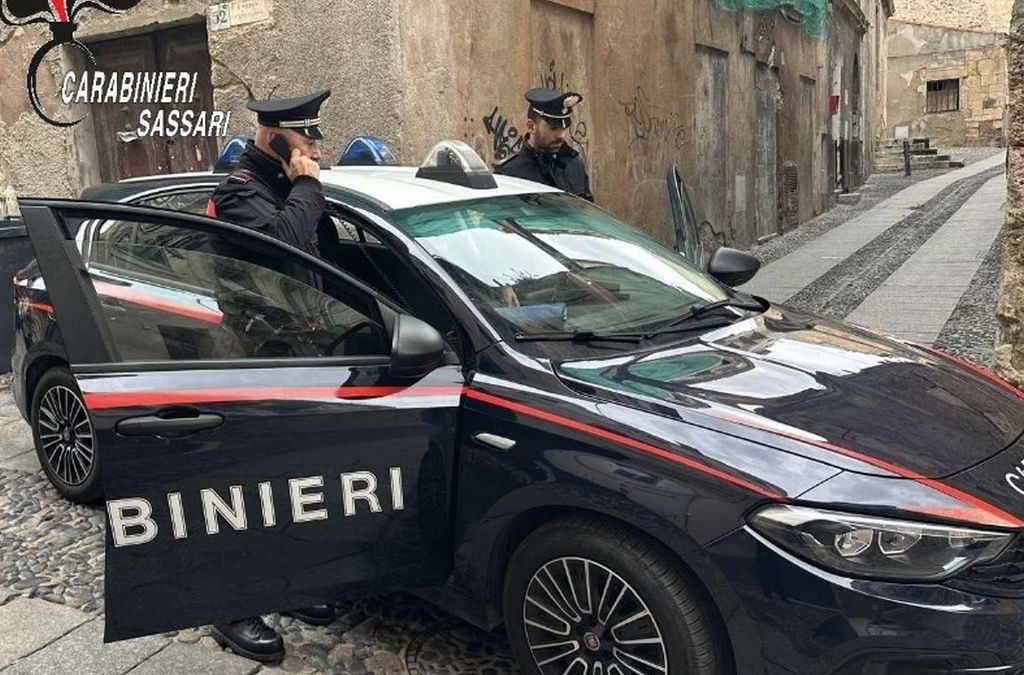 Tratta di esseri umani, catturato a Sassari latitante nascosto in un armadio