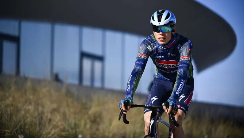 Magnier vince a Burgas, è la prima maglia rosa del Giro d’Italia 2026