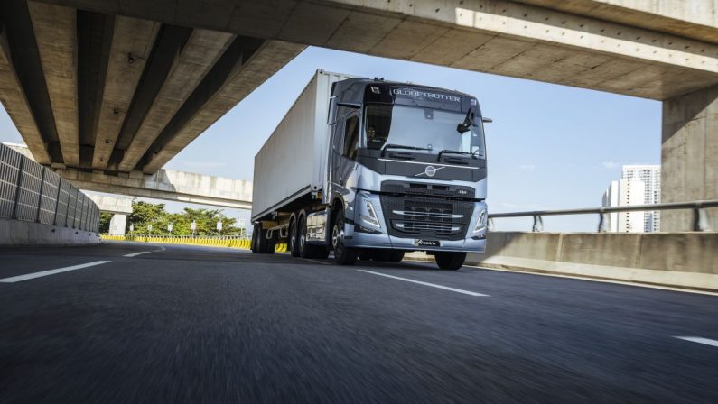 Volvo Trucks lancia nuovi motori, meno consumi e pronti all’idrogeno