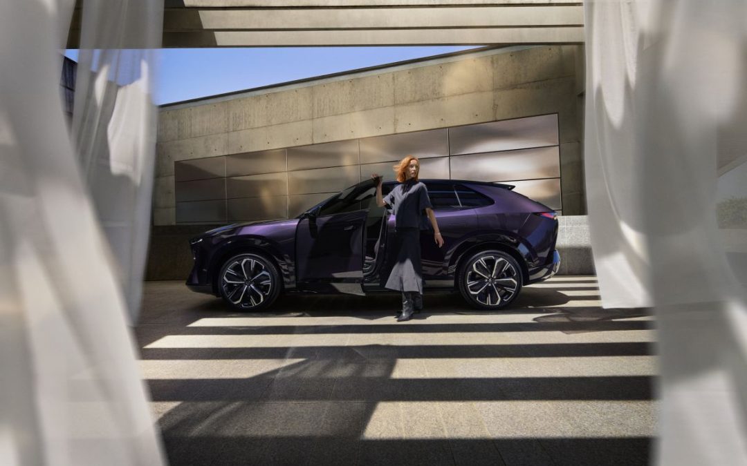 Nuova Mazda CX-6e, al via il tour italiano “Arte in movimento”
