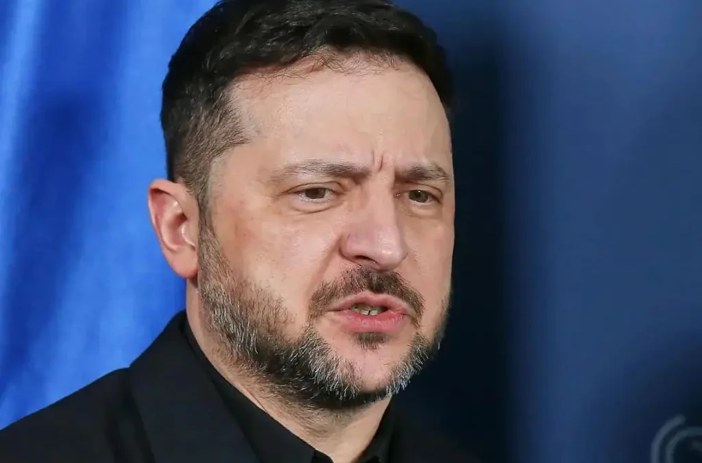 Zelensky “Nella notte attacco russo con droni e missili su Kiev”