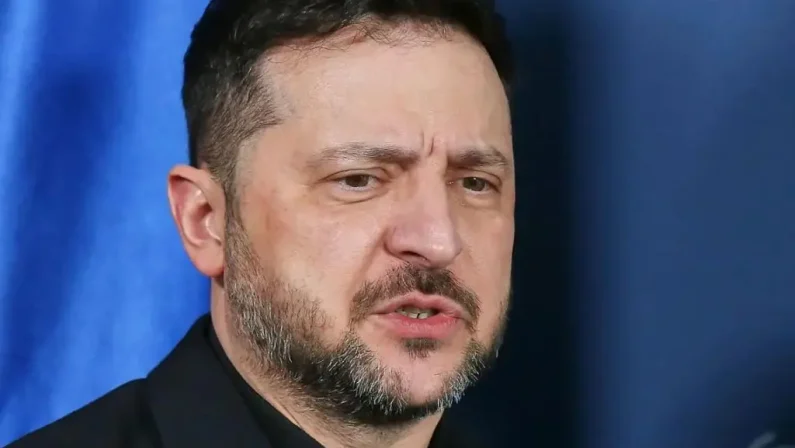 Zelensky “Nella notte attacco russo con droni e missili su Kiev”