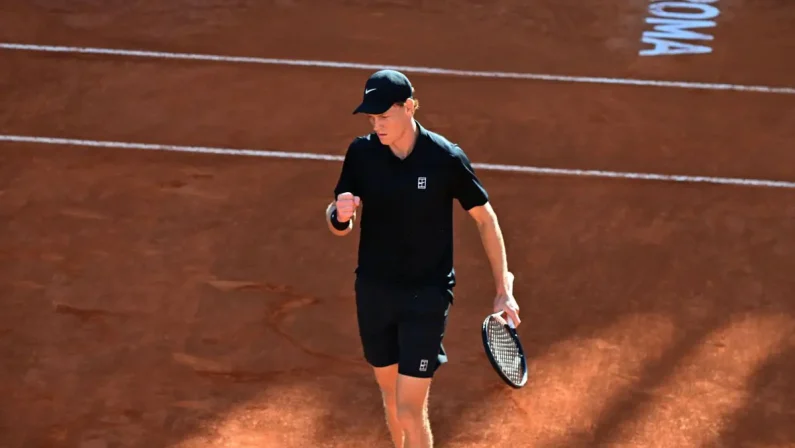 Roland Garros, sorteggiati i tabelloni: Sinner comincia con Tabeur