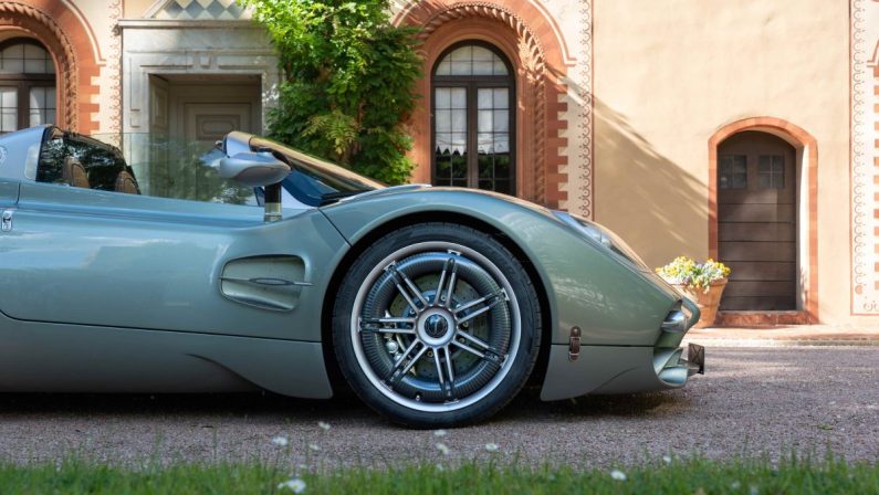 Pirelli, con il Cyber Tyre 1.500 chilometri al volante della Pagani Utopia