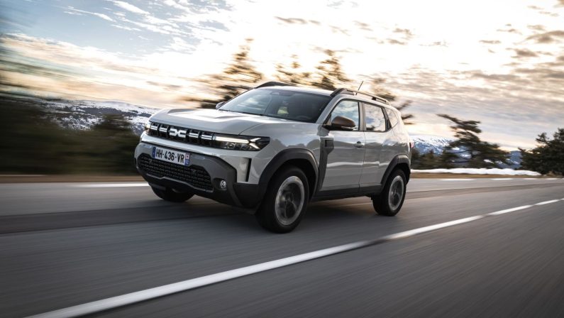 Dacia Duster e Bigster si rinnovano con il nuovo Hybrid-Gpl 150 4×4 automatico