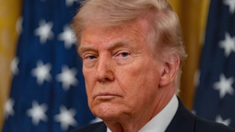 Iran, Trump “Negoziate le linee generali di un accordo. Lo Stretto di Hormuz verrà riaperto”