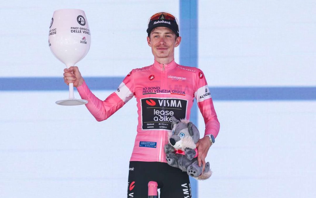 Lavik corona la fuga e vince a Milano, Vingegaard resta in rosa