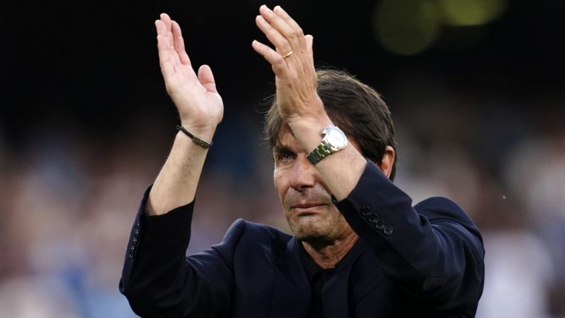 Il Napoli ufficializza l’addio di Antonio Conte: “Grazie Mister”
