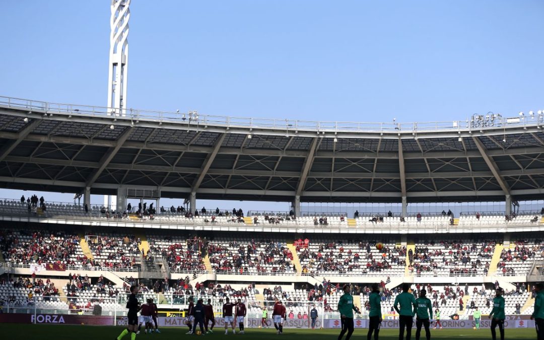 Scontri a Torino e tifoso Juve in ospedale, il derby inizia un’ora dopo