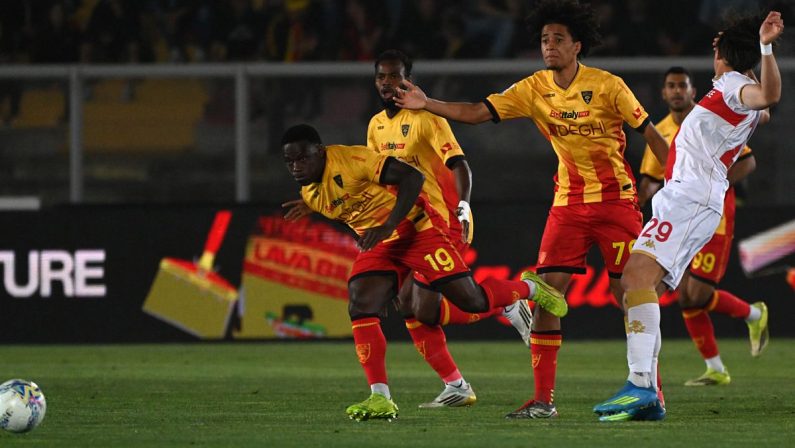 Il Lecce batte 1-0 il Genoa e resta in Serie A