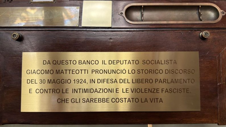 Camera, una targa sullo scranno di Matteotti. Fontana “Omaggio alla sua memoria”