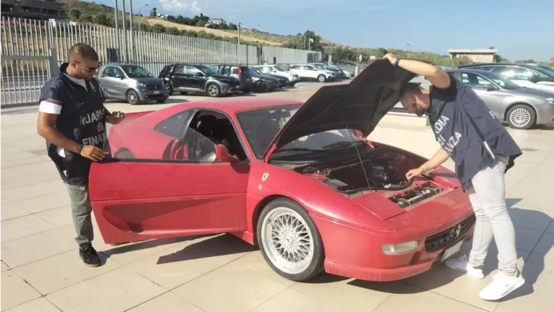 Catanzaro, confiscata una falsa Ferrari F355 GTS con design Pininfarina
