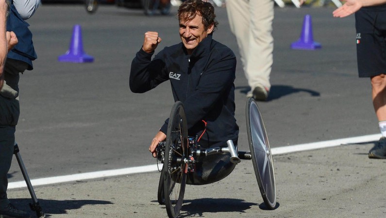 Alex Zanardi fra la vita e la morte, condizioni stabili ma gravissime dopo l'incidente in handbike