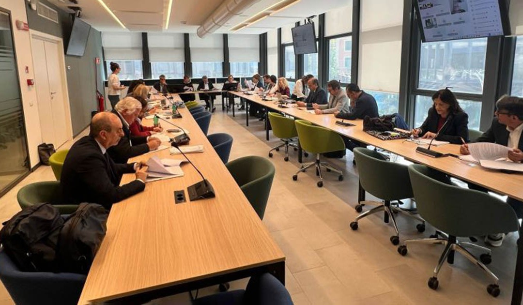Scuola, firmato il contratto per 8 mila presidi e dirigenti Istruzione e Ricerca