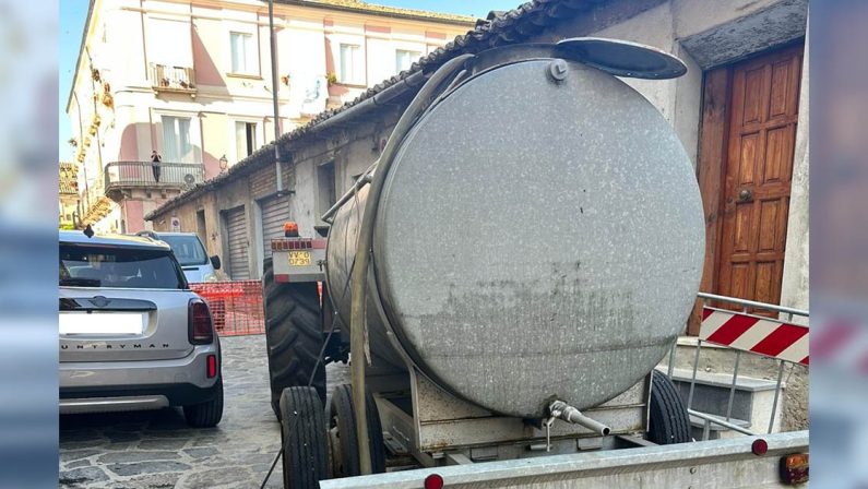 Carenza idrica a Vibo, lo sfogo di una ristoratrice: «Costretta a sospendere l'attività»