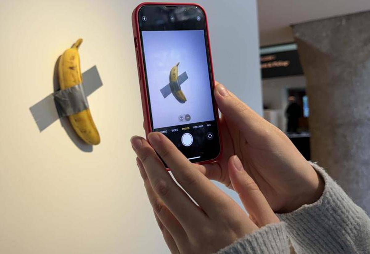 https://www.quotidianodelsud.it/wp-content/uploads/2026/05/banana-cattelan-fg-1-.jpeg
