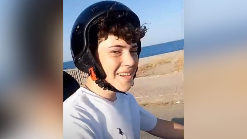 Scontro fatale nella Locride sulla 106: morto un 17enne, grave un suo coetaneo