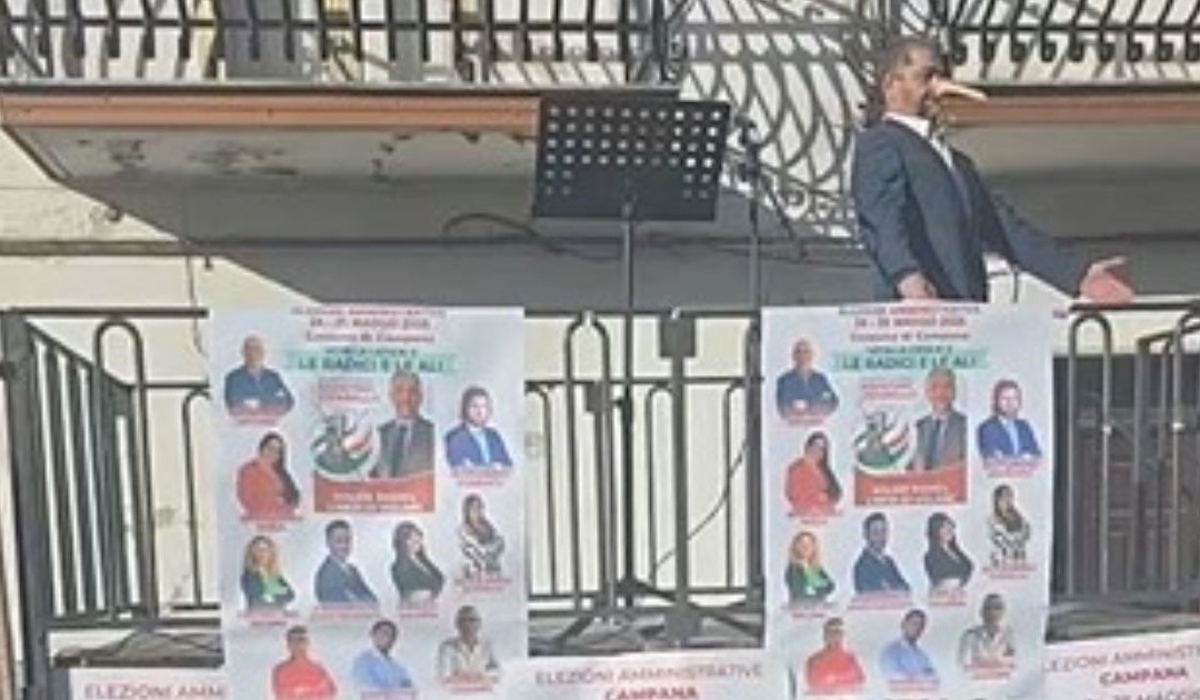 A Campana il candidato sindaco inizia il comizio vestito da Pinocchio