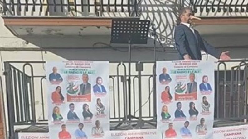 A Campana il candidato sindaco inizia il comizio vestito da Pinocchio