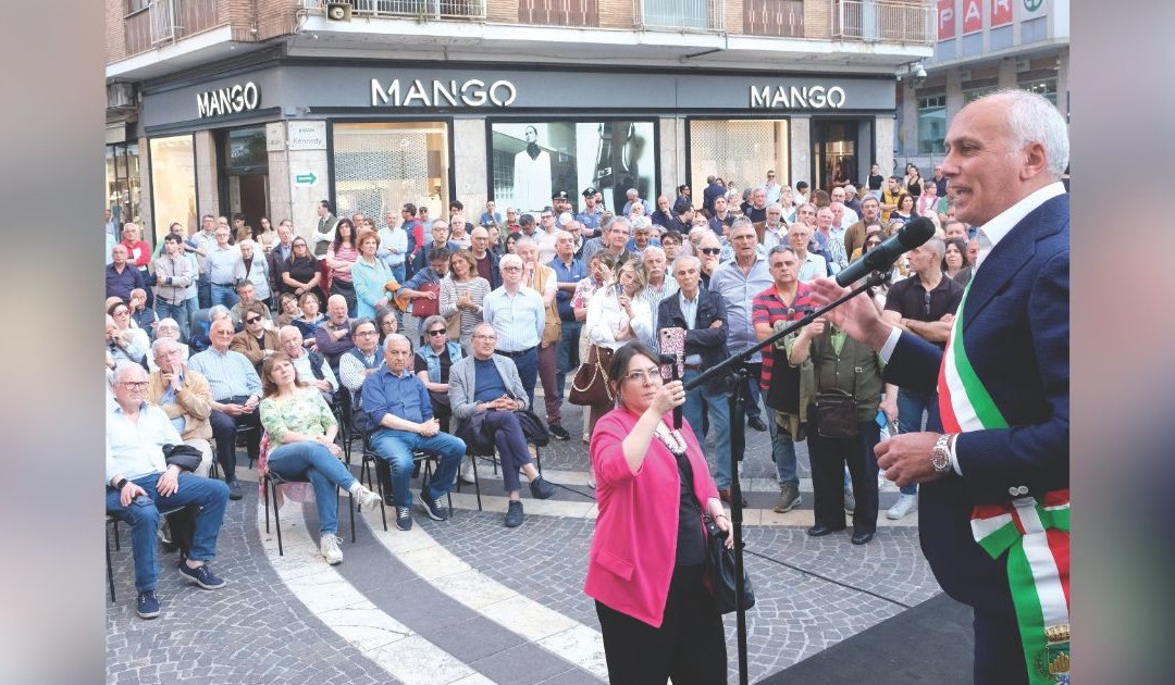 Un momento della manifestazione con l’intervento del sindaco Caruso
