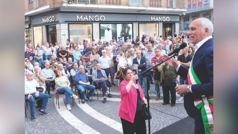 Ospedale hub, Cosenza si mobilita, no al trasferimento a Rende, scontro con la Regione