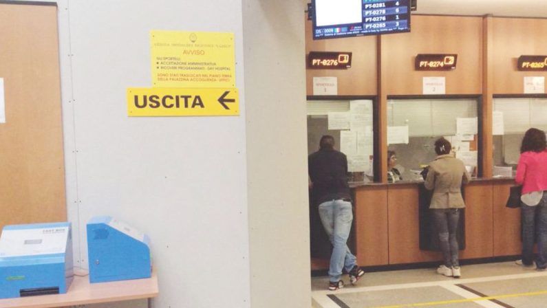 Potenza, ospedale San Carlo, aggredita la cassiera