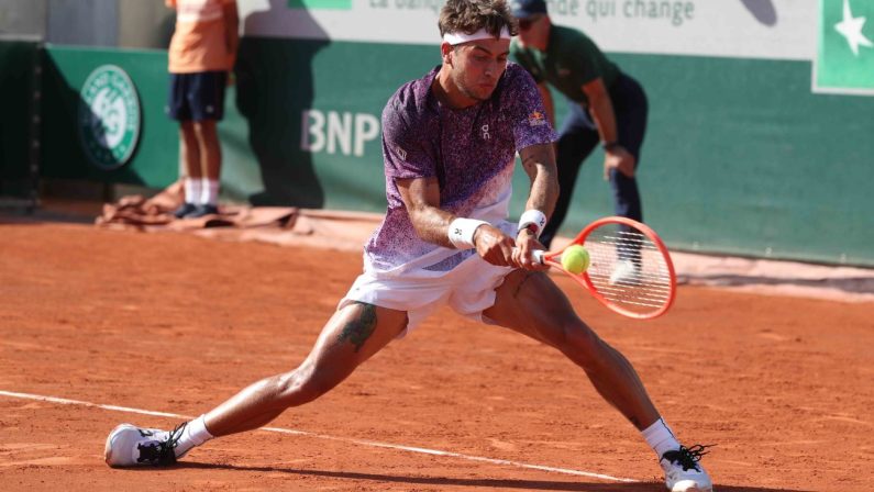 Roland Garros, Cobolli batte Wu e vola al terzo turno. In campo Sinner