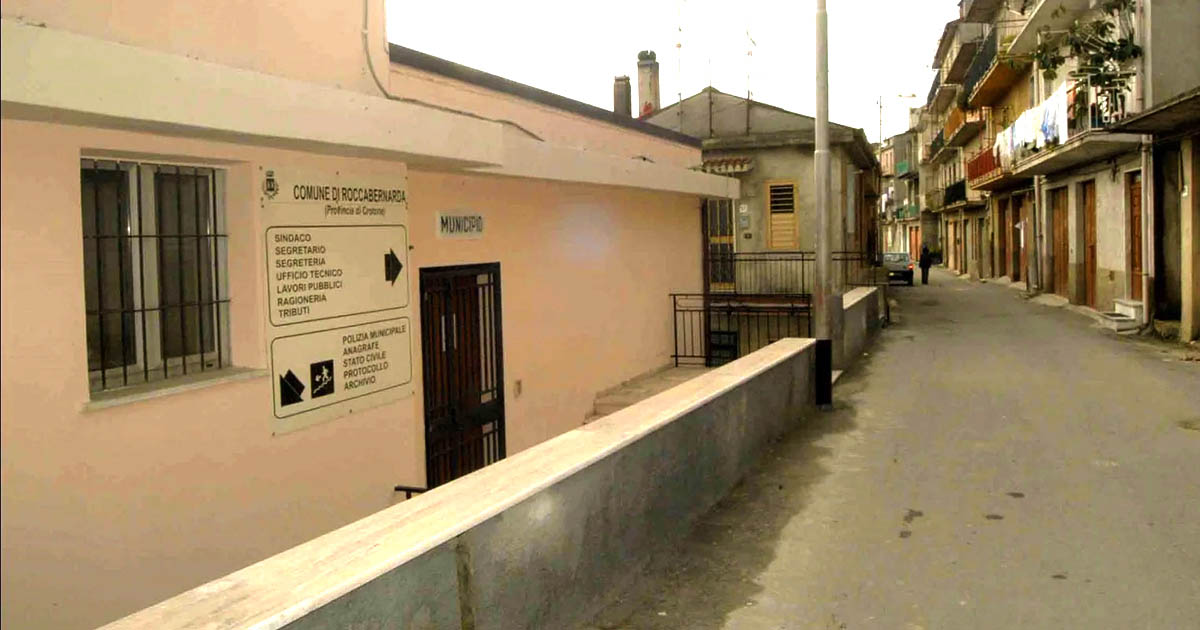 https://www.quotidianodelsud.it/wp-content/uploads/2026/05/comune-roccabernarda.jpg