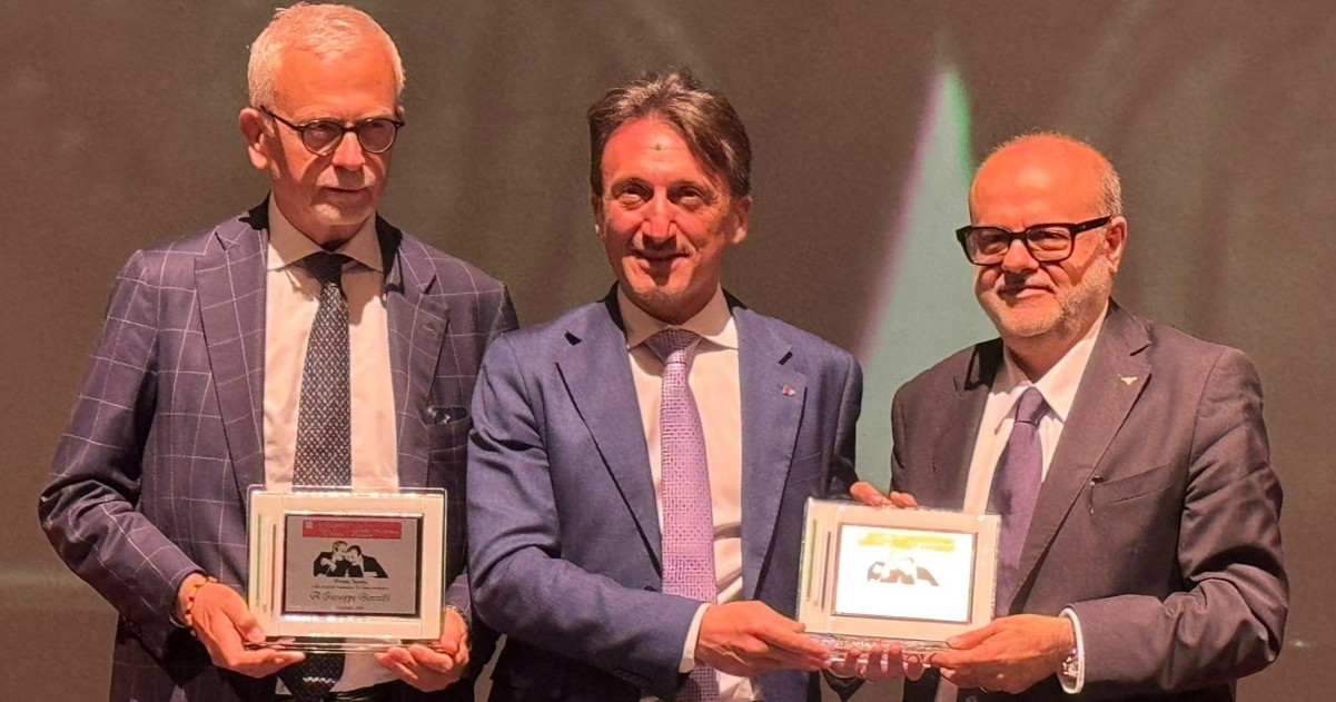 https://www.quotidianodelsud.it/wp-content/uploads/2026/05/consegna-premio-rettore.jpg
