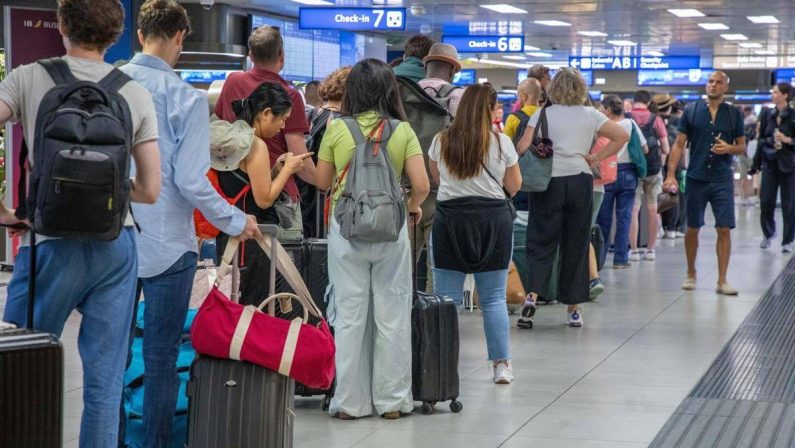Ebola, obbligo di dichiarazione per chi arriva da Congo o Uganda: l’ordinanza