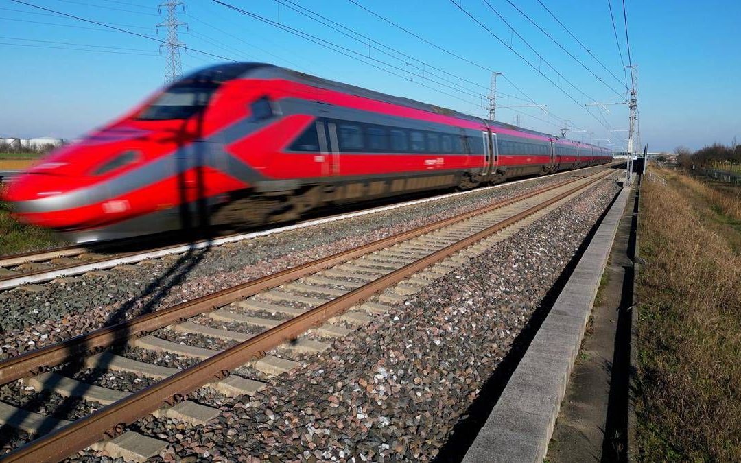 Danneggiata linea ferroviaria del Brennero, treni in ritardo di oltre un’ora